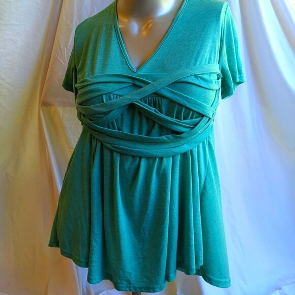 Rose Gal Green V-Neck Short Sleeve Top 2X Plus Sized Decorative front details - Picture 1 of 4